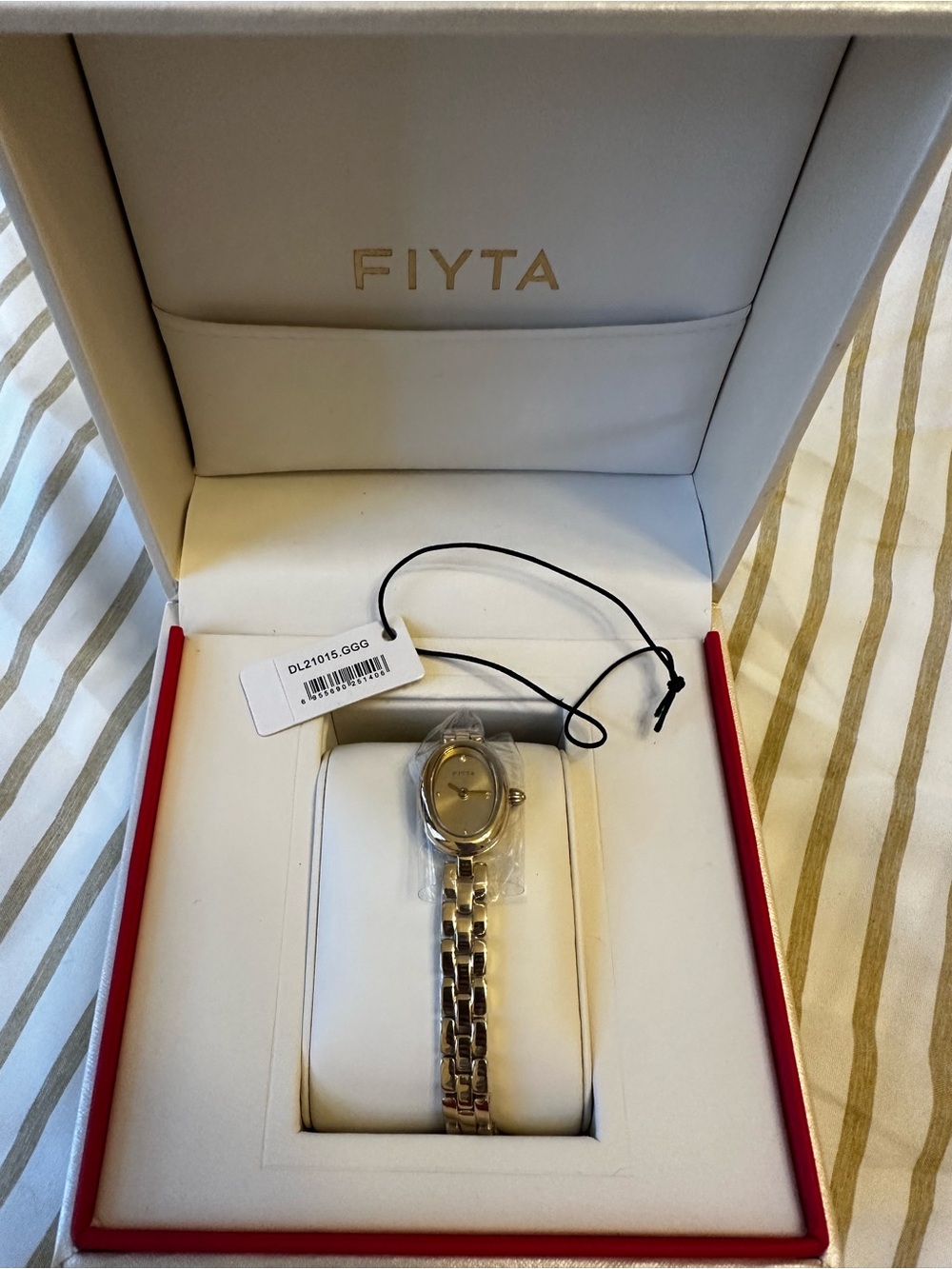 NEW FIYTA Gold Small Oval Vintage Watch with Sapphire Crystal - Picture 5 of 10